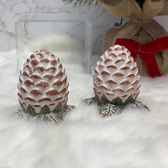 Other - Pinecone salt and pepper shakers